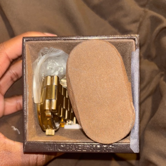 Michael Kors Gold Luxury Watch - Picture 9 of 9